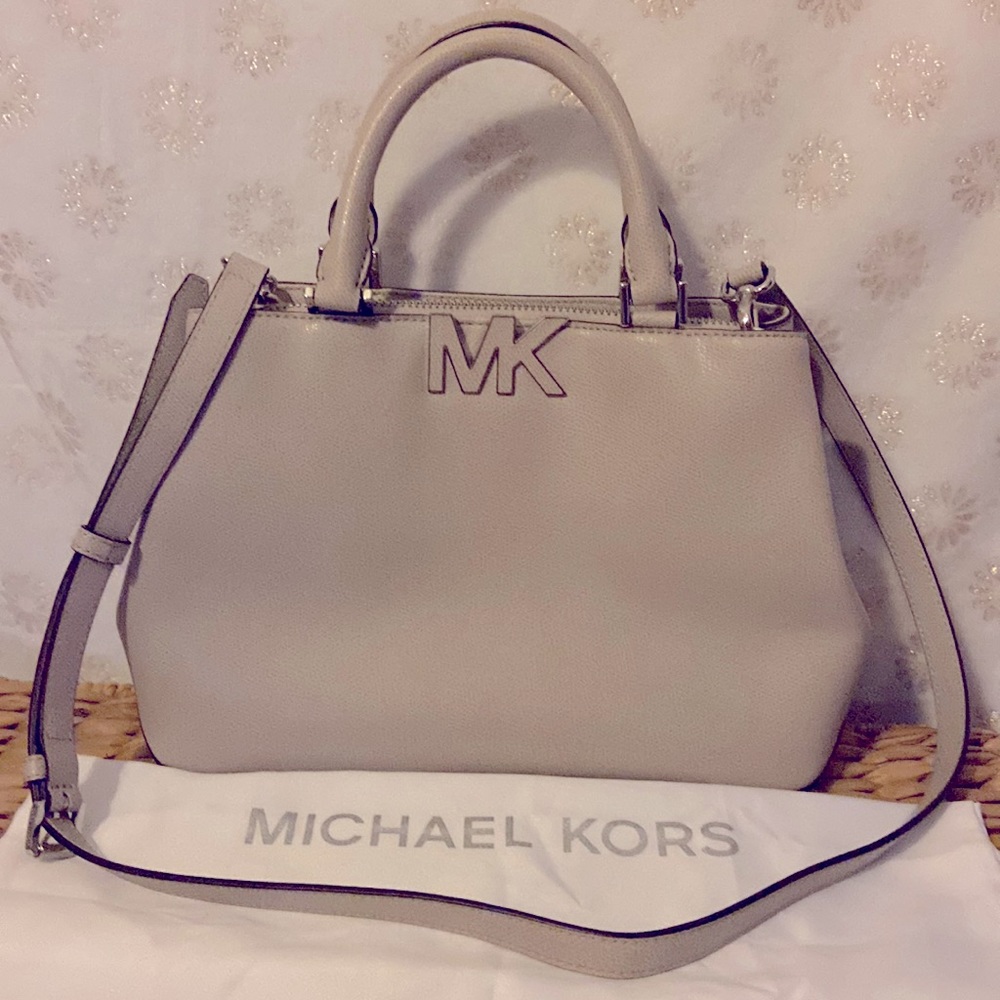 MICHAEL Michael Kors bag. Multiple pockets, and 3 separate access areas.